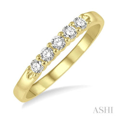 1/4 Ctw 5 Stone Round Cut Diamond Wedding Band in 14K Yellow Gold 1/4 Ctw 5 Stone Round Cut Diamond Wedding Band in 14K Yellow Gold