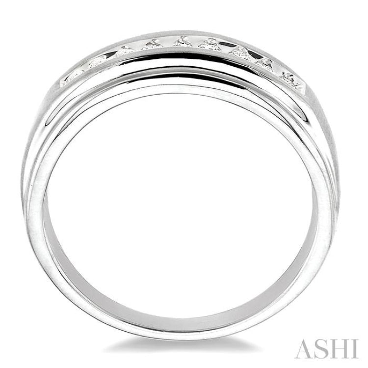 1/6 Ctw Round Diamond Men's Ring in 10K White Gold 1/6 Ctw Round Diamond Men's Ring in 10K White Gold