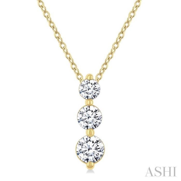 1/2 Ctw Round Cut Diamond Three-Stone Snowman Pendant With Chain in 14K Yellow Gold 1/2 Ctw Round Cut Diamond Three-Stone Snowman Pendant With Chain in 14K Yellow Gold
