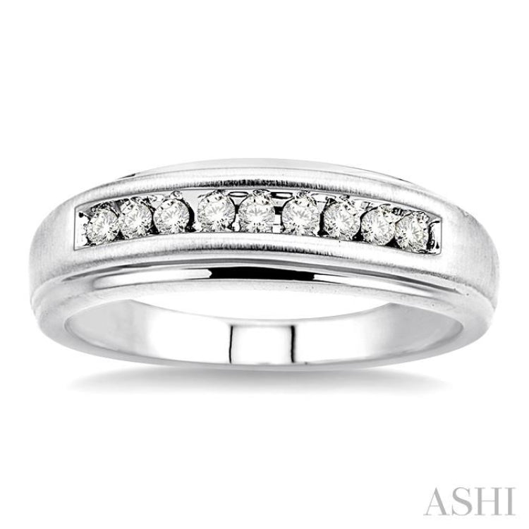 1/6 Ctw Round Diamond Men's Ring in 14K White Gold 1/6 Ctw Round Diamond Men's Ring in 14K White Gold