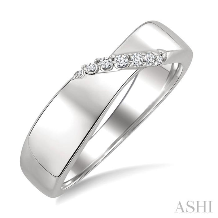 1/20 Ctw Single Cut Diamond Fashion Ring in Sterling Silver 1/20 Ctw Single Cut Diamond Fashion Ring in Sterling Silver