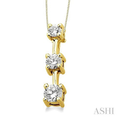 1/2 Ctw Three Stone Round Cut Diamond Pendant in 14K Yellow Gold with Chain 1/2 Ctw Three Stone Round Cut Diamond Pendant in 14K Yellow Gold with Chain