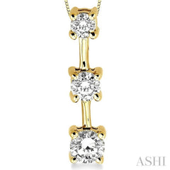 1/2 Ctw Three Stone Round Cut Diamond Pendant in 14K Yellow Gold with Chain 1/2 Ctw Three Stone Round Cut Diamond Pendant in 14K Yellow Gold with Chain