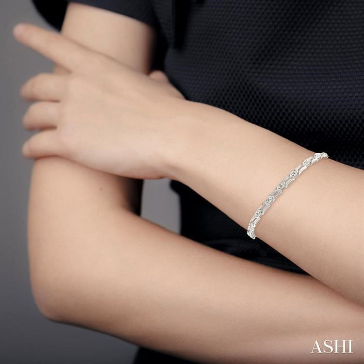 1/3 Ctw Marquise Shape Single Cut Diamond Link Bracelet in 10K White Gold 1/3 Ctw Marquise Shape Single Cut Diamond Link Bracelet in 10K White Gold