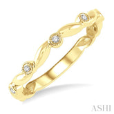 1/20 Ctw Curvy Leaf and Circular Mount Round Cut Diamond Stackable Fashion Band in 14K Yellow Gold