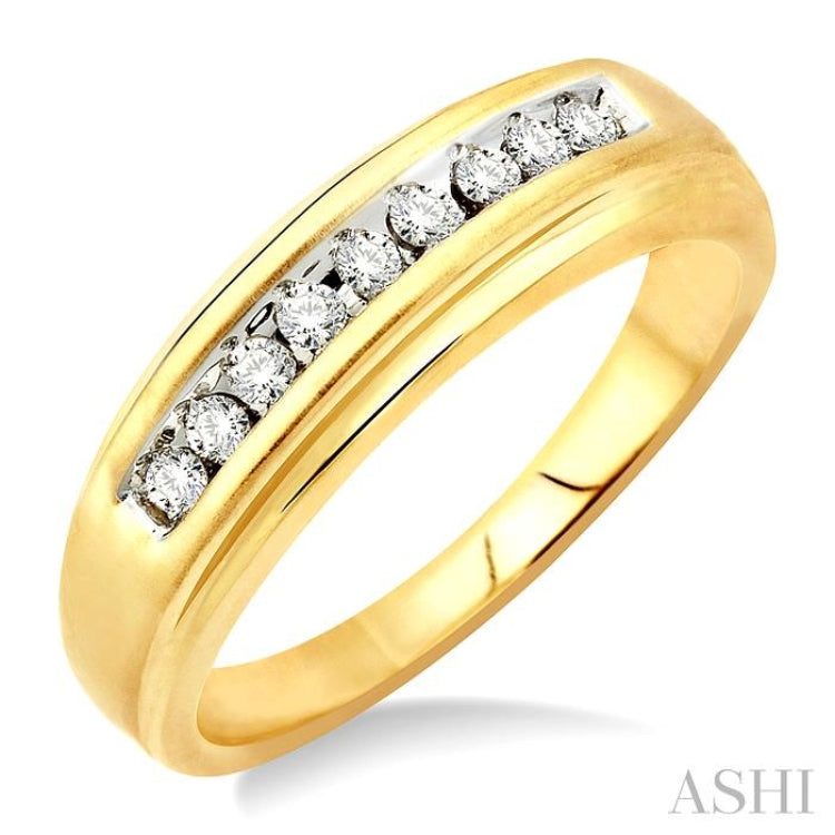 1/6 Ctw Round Diamond Men's Ring in 10K Yellow Gold 1/6 Ctw Round Diamond Men's Ring in 10K Yellow Gold