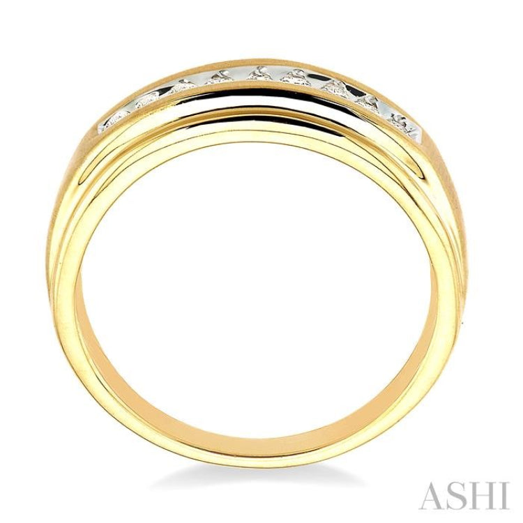 1/6 Ctw Round Diamond Men's Ring in 10K Yellow Gold 1/6 Ctw Round Diamond Men's Ring in 10K Yellow Gold