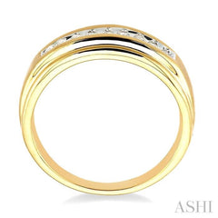 1/6 Ctw Round Diamond Men's Ring in 10K Yellow Gold 1/6 Ctw Round Diamond Men's Ring in 10K Yellow Gold