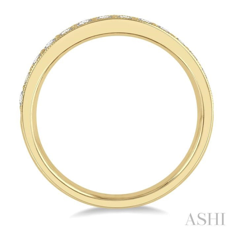 1/2 Ctw Round Cut Diamond Wedding Band in 14K Yellow Gold 1/2 Ctw Round Cut Diamond Wedding Band in 14K Yellow Gold