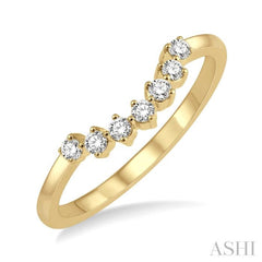 1/6 Ctw Vintage Circular Mount Curved Center Round Cut Diamond Wedding Band in 14K Yellow Gold 1/6 Ctw Vintage Circular Mount Curved Center Round Cut Diamond Wedding Band in 14K Yellow Gold