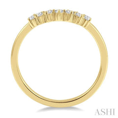 1/6 Ctw Vintage Circular Mount Curved Center Round Cut Diamond Wedding Band in 14K Yellow Gold 1/6 Ctw Vintage Circular Mount Curved Center Round Cut Diamond Wedding Band in 14K Yellow Gold