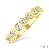 1/5 Ctw Hexagon Shape Link Round Cut Diamond Fashion Ring in 14K Yellow Gold