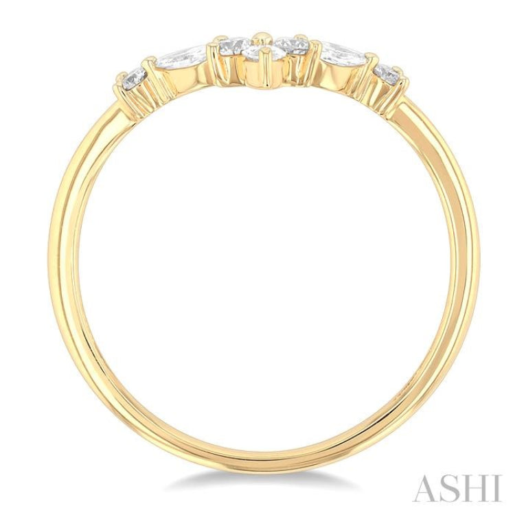 1/4 ctw Chevron Centerpiece Marquise and Round Cut Diamond Wedding Band in 14K Yellow Gold 1/4 ctw Chevron Centerpiece Marquise and Round Cut Diamond Wedding Band in 14K Yellow Gold
