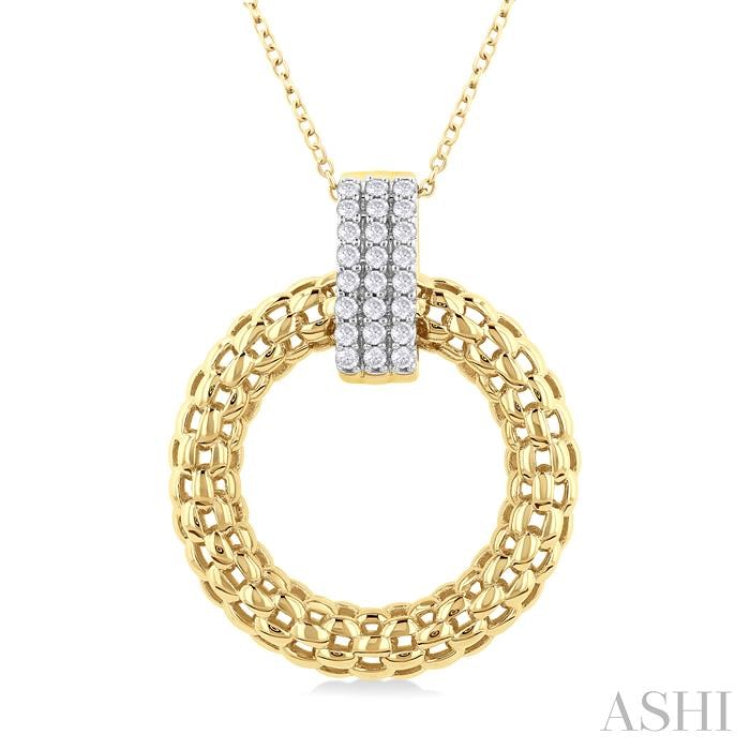 1/4 Ctw Bold Basket Weave Circle Round Cut Diamond Fashion Pendant With Chain in 14K Yellow Gold 1/4 Ctw Bold Basket Weave Circle Round Cut Diamond Fashion Pendant With Chain in 14K Yellow Gold