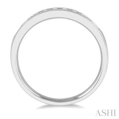 1/4 Ctw Channel Set 11 Stone Round Cut Diamond Wedding Band in Platinum