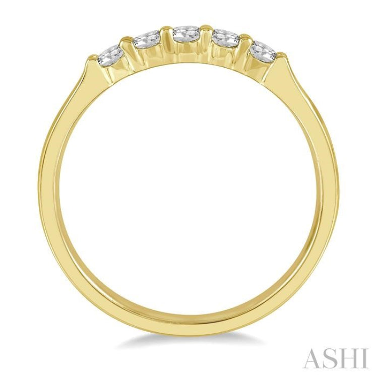 1/4 Ctw 5 Stone Round Cut Diamond Wedding Band in 14K Yellow Gold