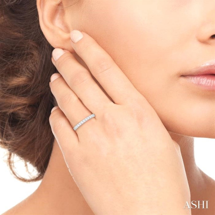 1 Ctw Round Cut Diamond Eternity Wedding Band in 14K White Gold