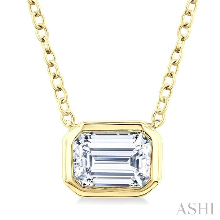 1/4 Ctw Emerald Pie Cut Diamond Fashion Pendant With Chain in 14K Yellow Gold