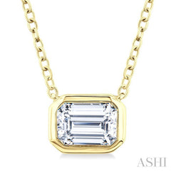 1/4 Ctw Emerald Pie Cut Diamond Fashion Pendant With Chain in 14K Yellow Gold