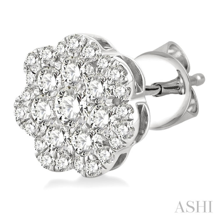 3/4 Ctw Flower Pattern Round Cut Diamond Fashion Stud Earrings in 14K White Gold