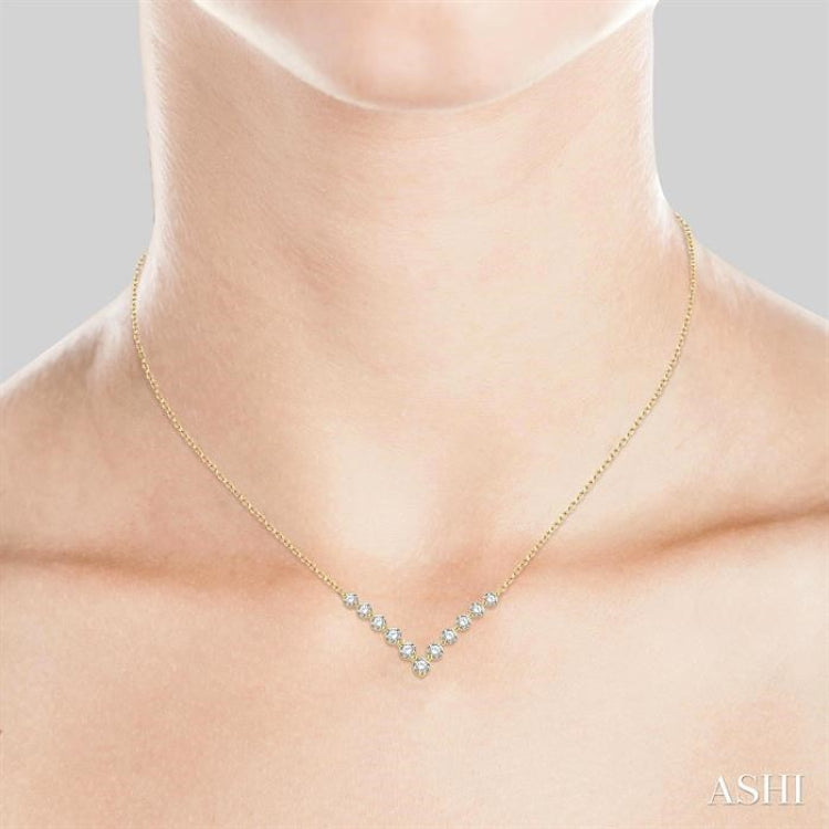 3/4 Ctw Round Cut Diamond Chevron Necklace in 14K Yellow Gold