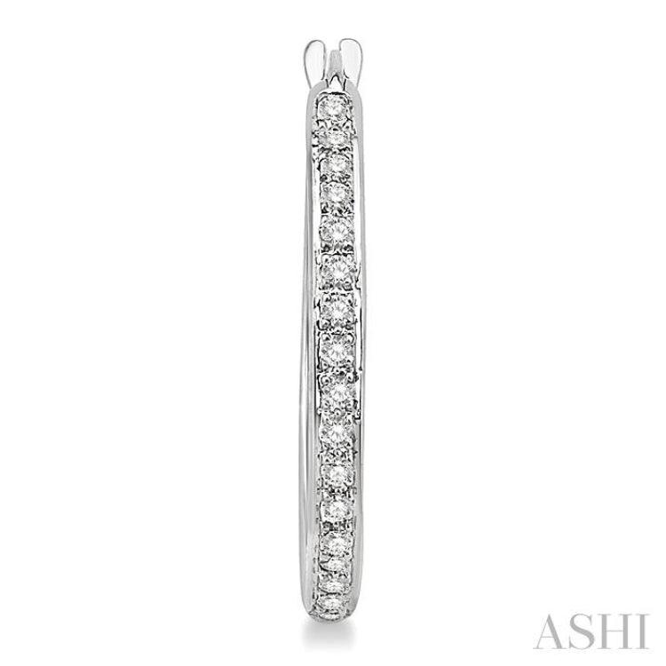 1/2 Ctw Round Cut Diamond Hoop Earrings in 14K White Gold