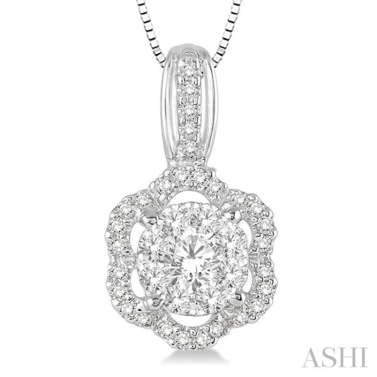1/2 Ctw Round Cut Diamond Lovebright Pendant in 14K White Gold with Chain