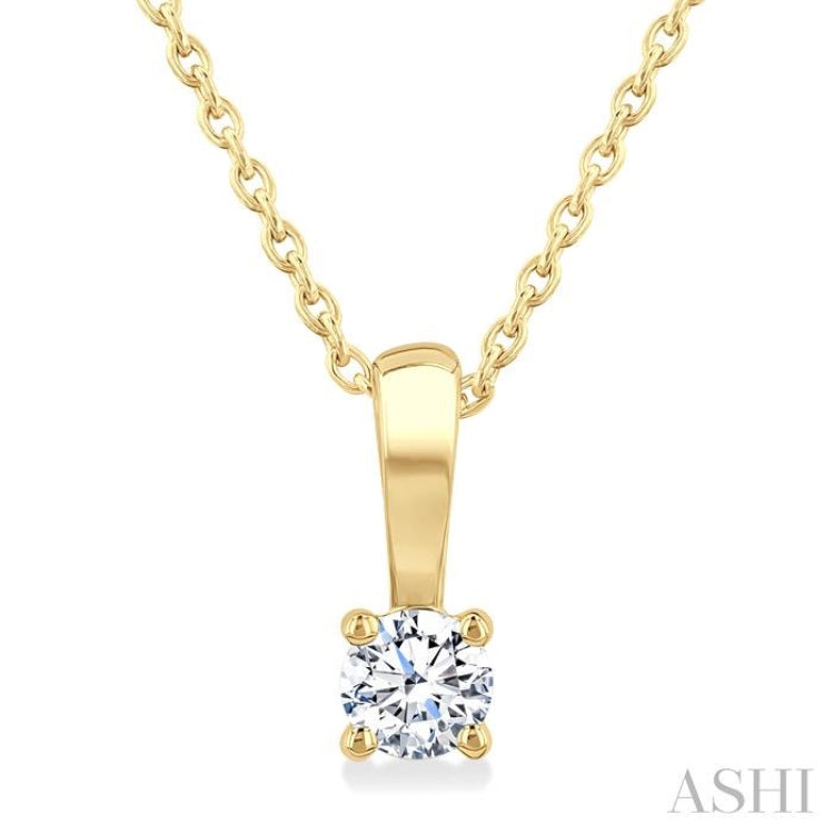 1/6 Ctw Prong Set Round Cut Diamond Solitaire Pendant With Chain in 14K Yellow Gold