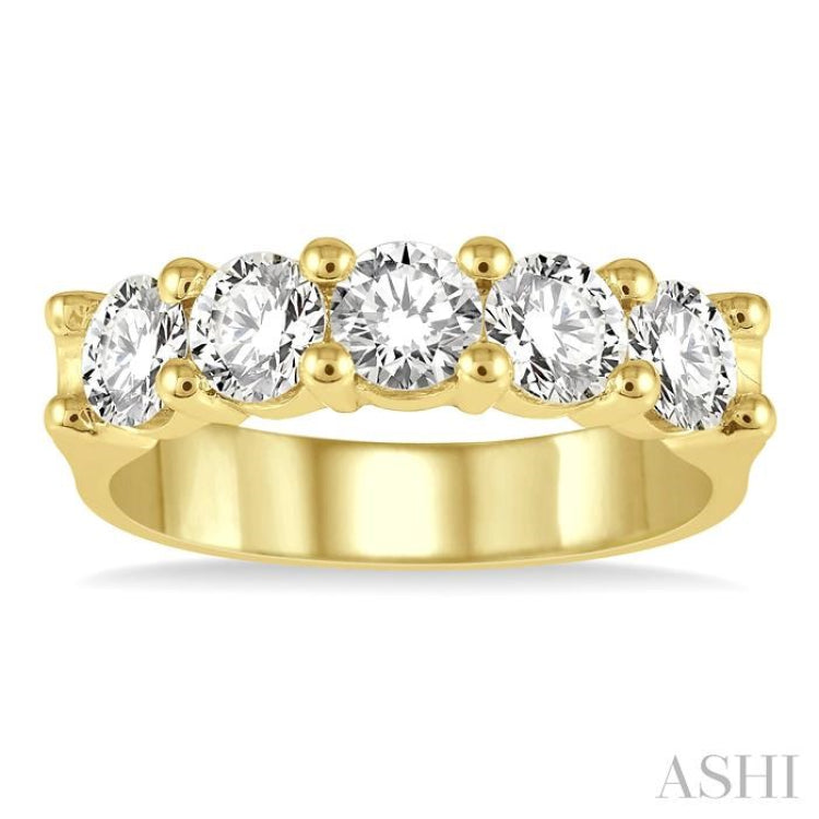 1 1/2 Ctw 5 Stone Round Cut Diamond Wedding Band in 14K Yellow Gold