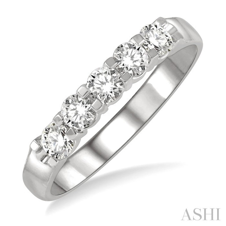 1/2 Ctw 5 Stone Round Cut Diamond Wedding Band in 14K White Gold