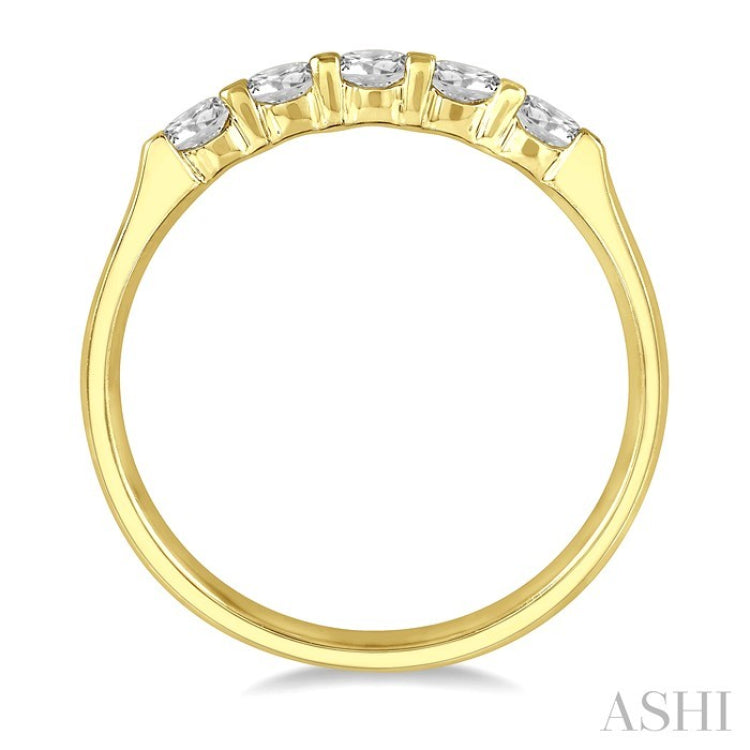1/2 Ctw 5 Stone Round Cut Diamond Wedding Band in 14K Yellow Gold