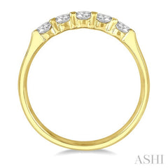 1/2 Ctw 5 Stone Round Cut Diamond Wedding Band in 14K Yellow Gold