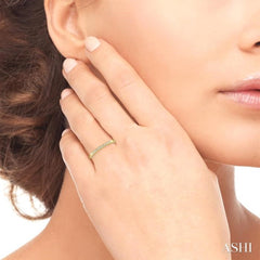 1/10 Ctw 11 Stone Round Cut Diamond Wedding Band in 14K Yellow Gold