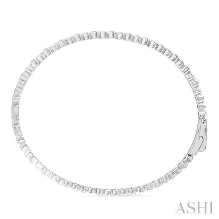 1/6 Ctw Puffed Heart Plain and Round Cut Diamond Bangle in Sterling Silver