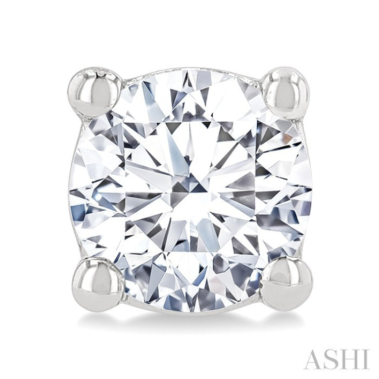 3/4 Ctw Round Cut Diamond Stud Earrings in 14K White Gold