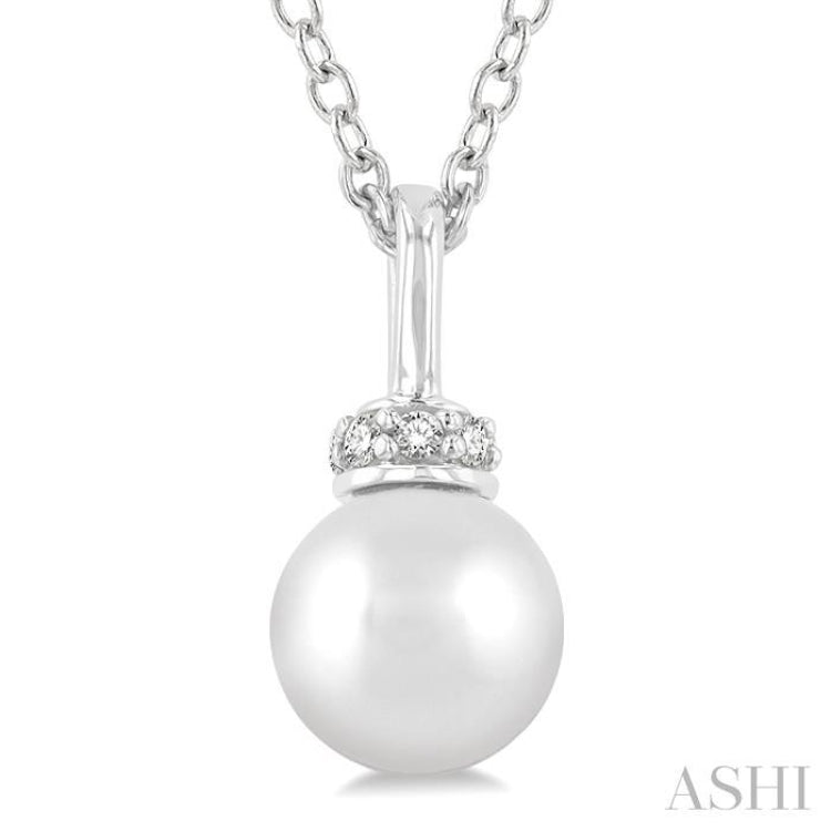 Pearl & Petite Diamond Fashion Pendant