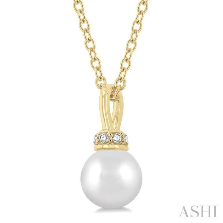 Pearl & Petite Diamond Fashion Pendant