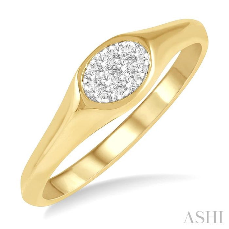 Oval Shape East-West Lovebright Essential Diamond Signet Ring