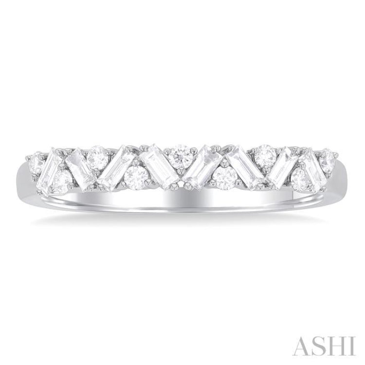 1/3 Ctw Zig Zag Scatter Baguette and Round Cut Diamond Fashion Band in 14K White Gold