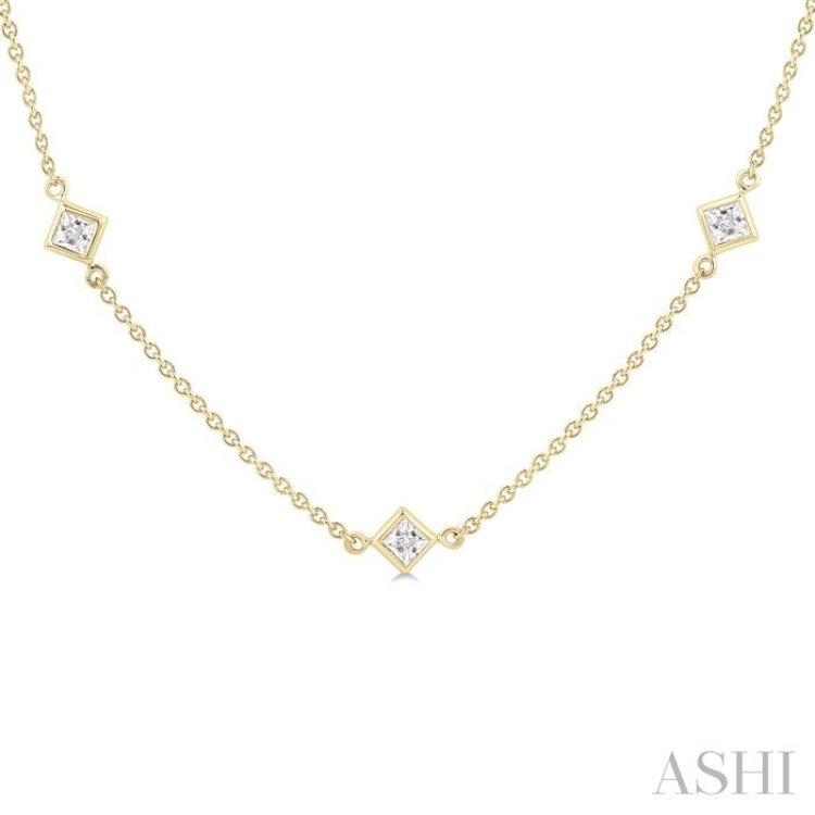 1 1/2 Ctw Princess Cut Diamond Fashion Necklace in 14K Yellow Gold